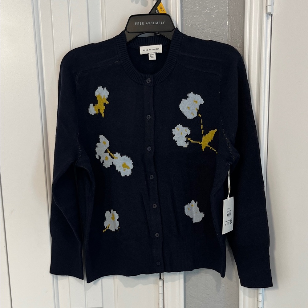 Free Assembly Navy Floral Jacquard Crewneck Shrunken Cardigan Sweater Midweight - Picture 6 of 10